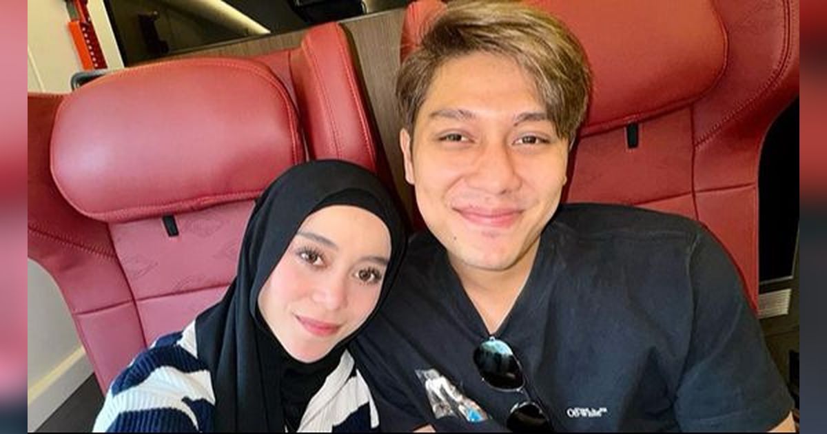 Potret Lesti Beri Kejutan Kado Ultah Billar, Beri Hadiah Jam Mewah dan Umumkan Hamil