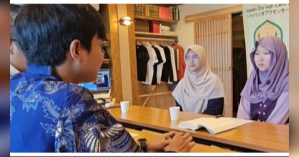 Putuskan Mualaf, Pria Sidoarjo Ini Terharu saat Menuntun Kekasihnya Asal Jepang Ucapkan Syahadat