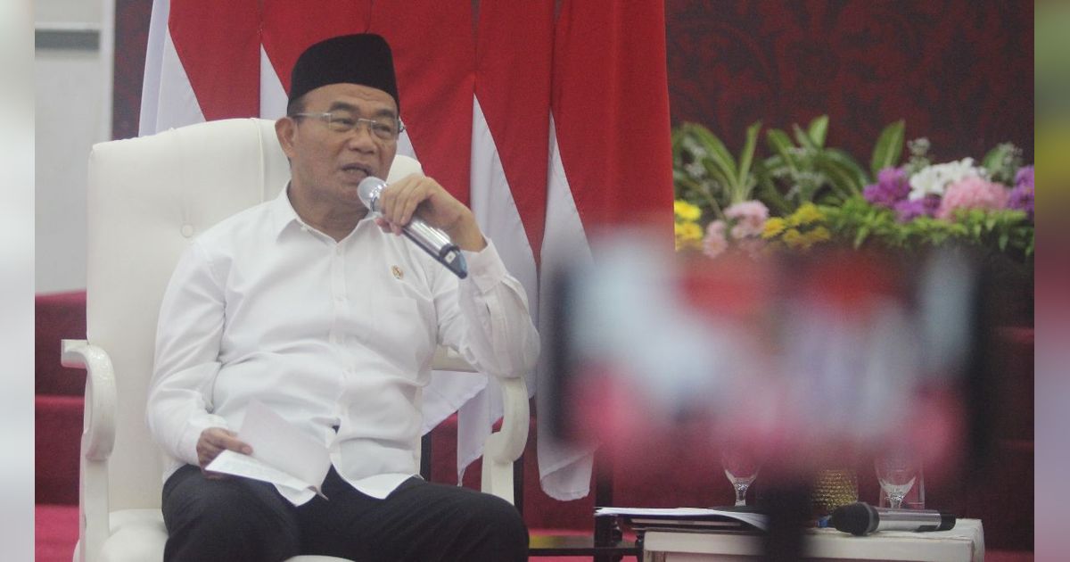 FOTO: Menko PMK Muhadjir Effendy Paparkan Strategi Pemerintah Atasi Kemiskinan Ekstrem