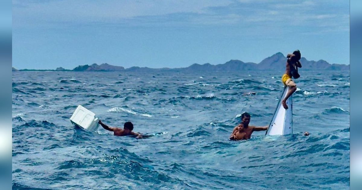 Potret Dramatis Ayah Selamatkan 2 Anaknya dari Perahu Tenggelam di Tengah Laut, Sempat Ada Kapal Lewat Tapi Tak Menolong Cuma Videoin Saja
