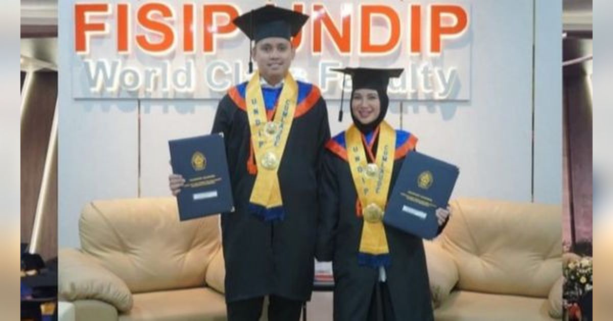 Bahagia Diizinkan Lanjut S3, 8 Foto Kompak Chacha Frederica Ketika Wisuda S2 Bersama Sang Suami