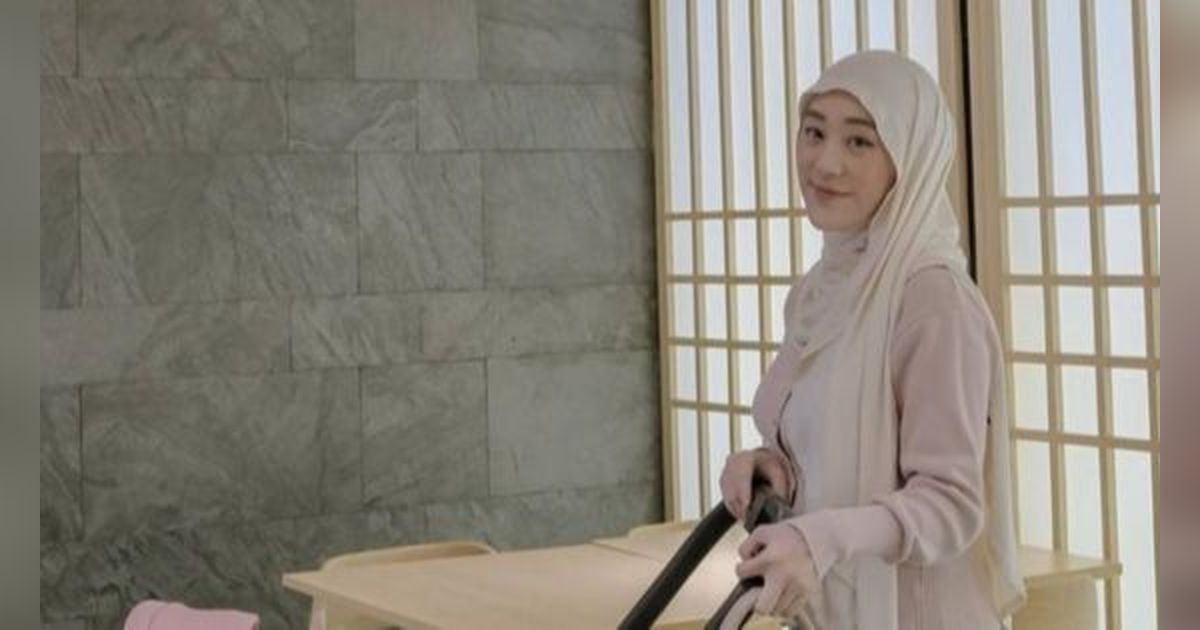 Kini Berat Badannya 45 Kilogram, 8 Foto Larissa Chou Yang Tetap Langsing Meski Baru Melahirkan