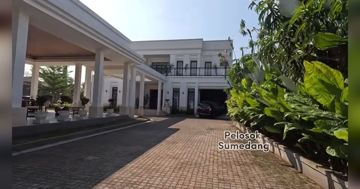 Potret Rumah Mewah Rossa Bak Istana Bernuansa Putih, Halamannya Luas Banget Bikin Melongo