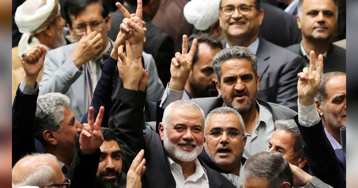 FOTO: Momen Terakhir Ismail Haniyeh Sebelum Tewas, Sempat Hadir di Pelantikan Presiden Iran