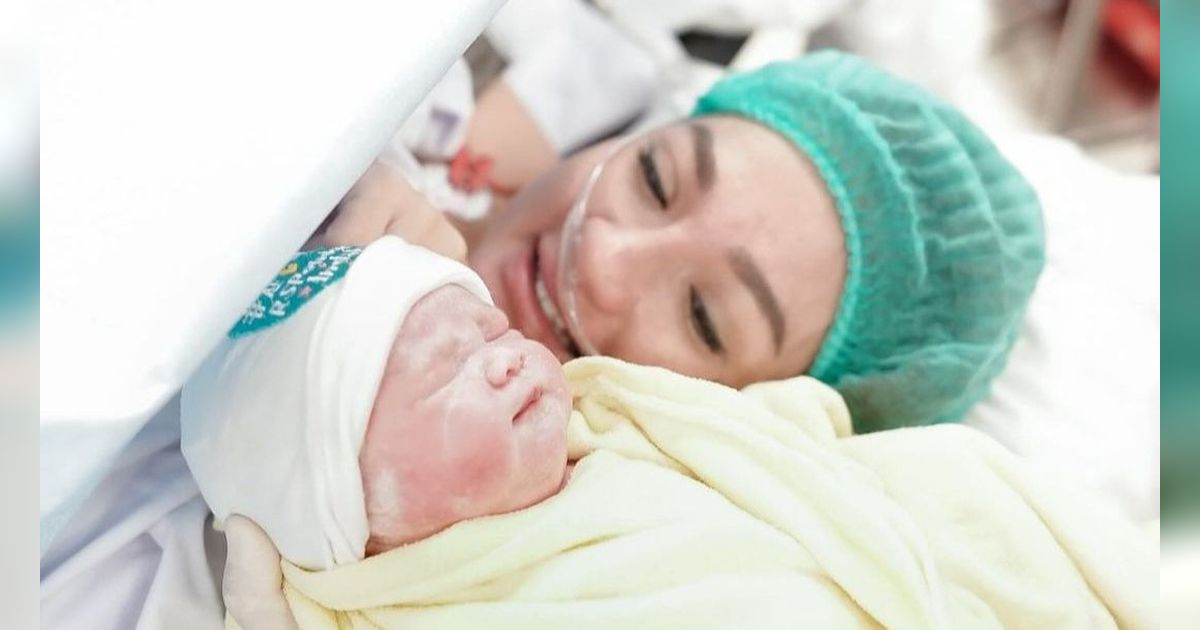 Tengku Dewi Melahirkan Anak Kedua, Andrew Andika Turut Mendampingi