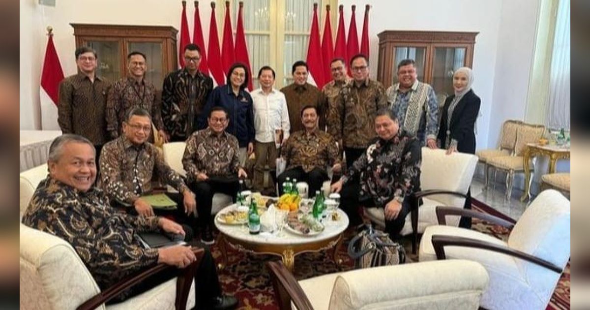 Jokowi Rapat Hal Serius dengan Sejumlah Menteri, Airlangga: Kita Lagi Happy Foto Bersama