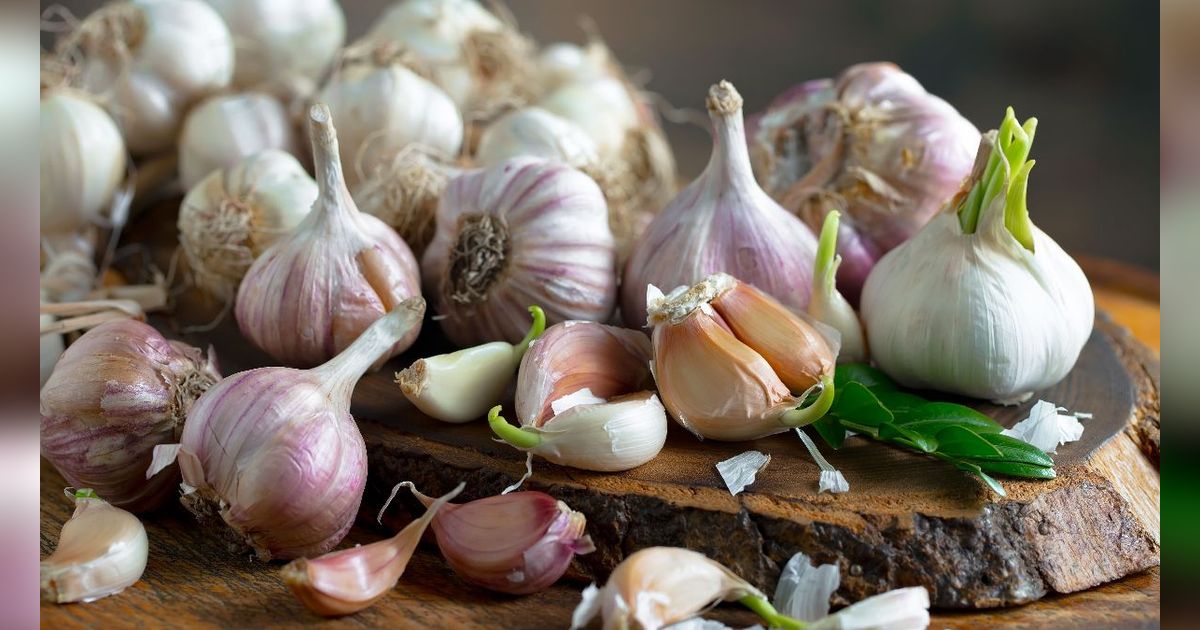 Bawang Putih Sering Busuk, Coba Trik Ini Saat Menyimpannya