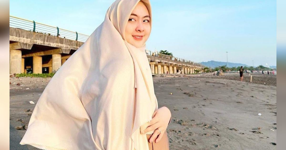 Makin Cantik Menawan, Potret Shindy Kakak Ria Ricis Pamer Baby Bump di Kehamilan Kedua - Aura Bumil Begitu Terpancar