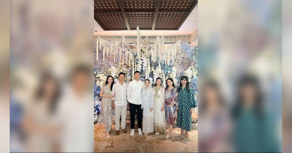 Foto-foto Nikita Willy di Acara Pengajian 4 Bulanan, Potret Cantik Bumil Bikin Salfok