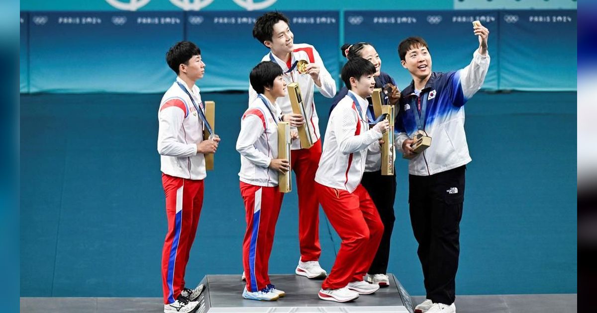 Momen Paling Bersejarah di Olimpiade Paris 2024: Atlet Korut, Korsel, dan China Foto Bareng di Podium