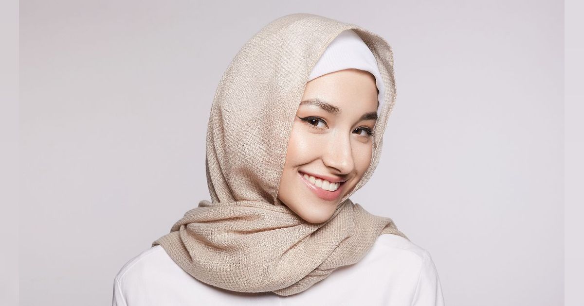 Nggak Punya Jarum Pentol alias Peniti? Coba Tiru Tutorial Pashmina Ini