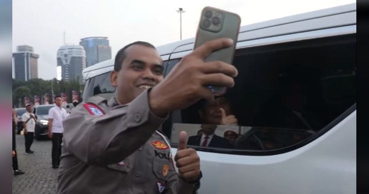 Sikap Prabowo Ketika Sudah Dalam Mobil Didatangi Seorang Polisi, Ternyata Minta Ini