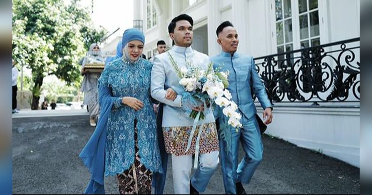 Potret Lawas Geni Faruk saat Ibadah di Tanah Suci Sembari Momong Thoriq