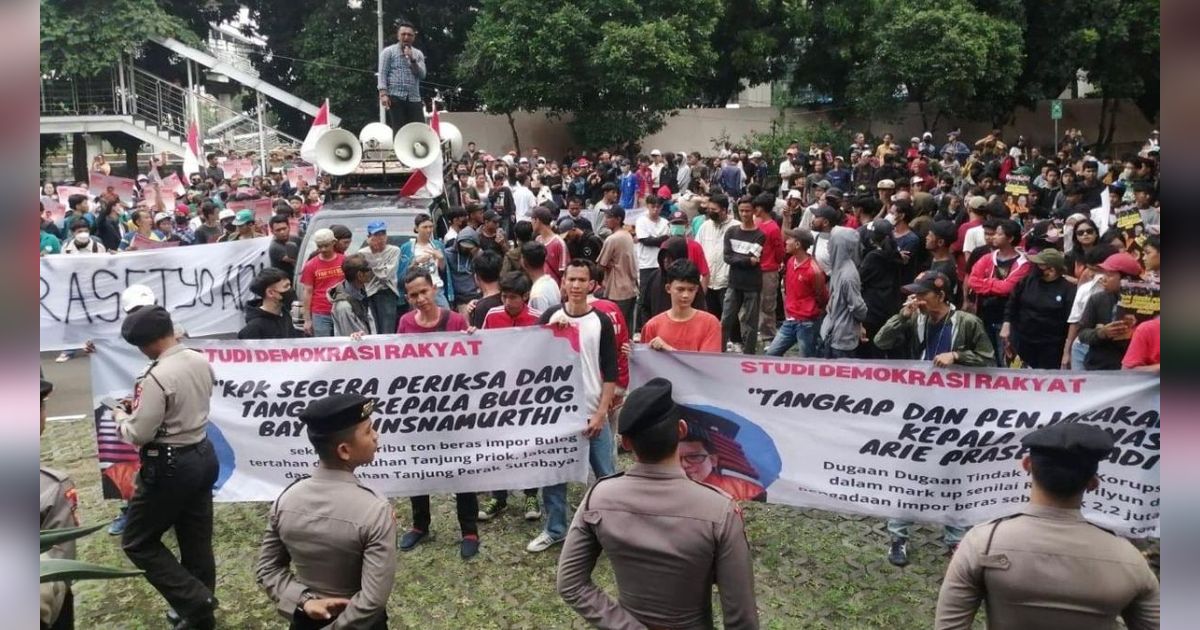 Ratusan Massa Unjuk Rasa Depan Gedung KPK Terkait Dugaan Selisih Harga Impor Beras