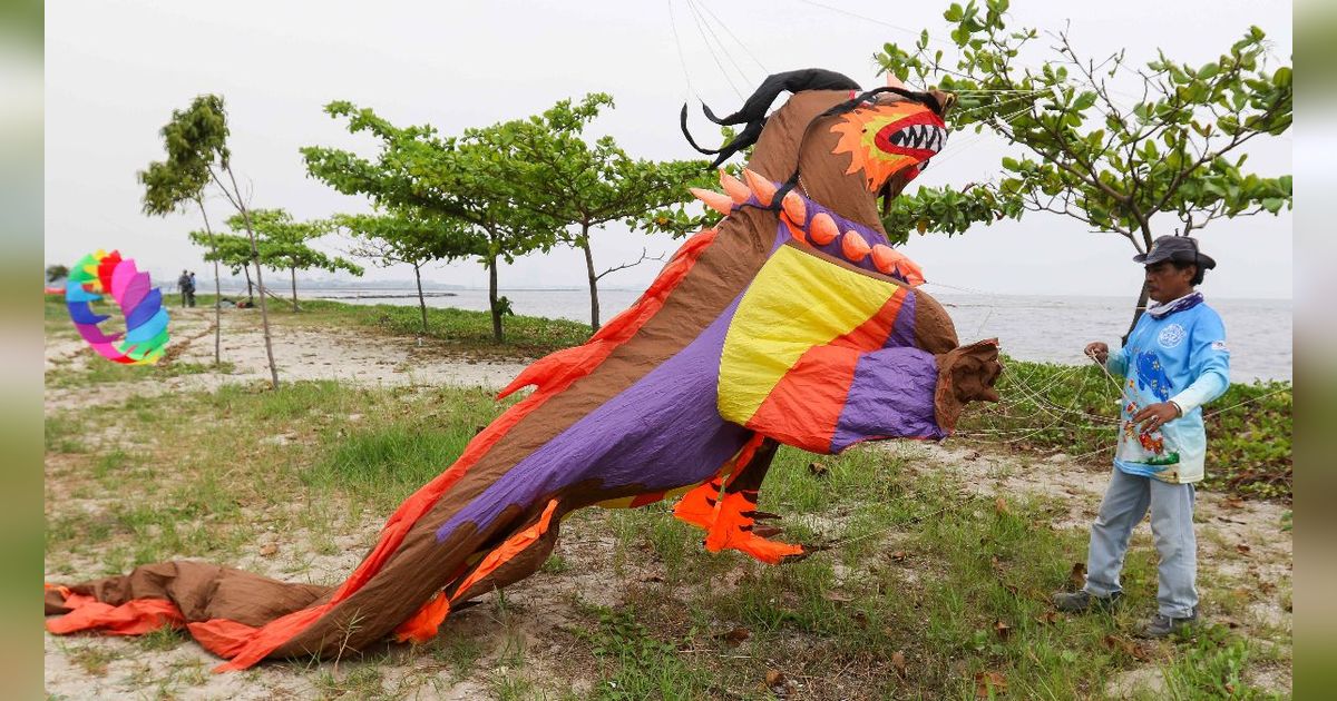 FOTO: Meriahnya Festival Layang-Layang di Pantai Ancol, Diikuti Peserta dari 13 Negara