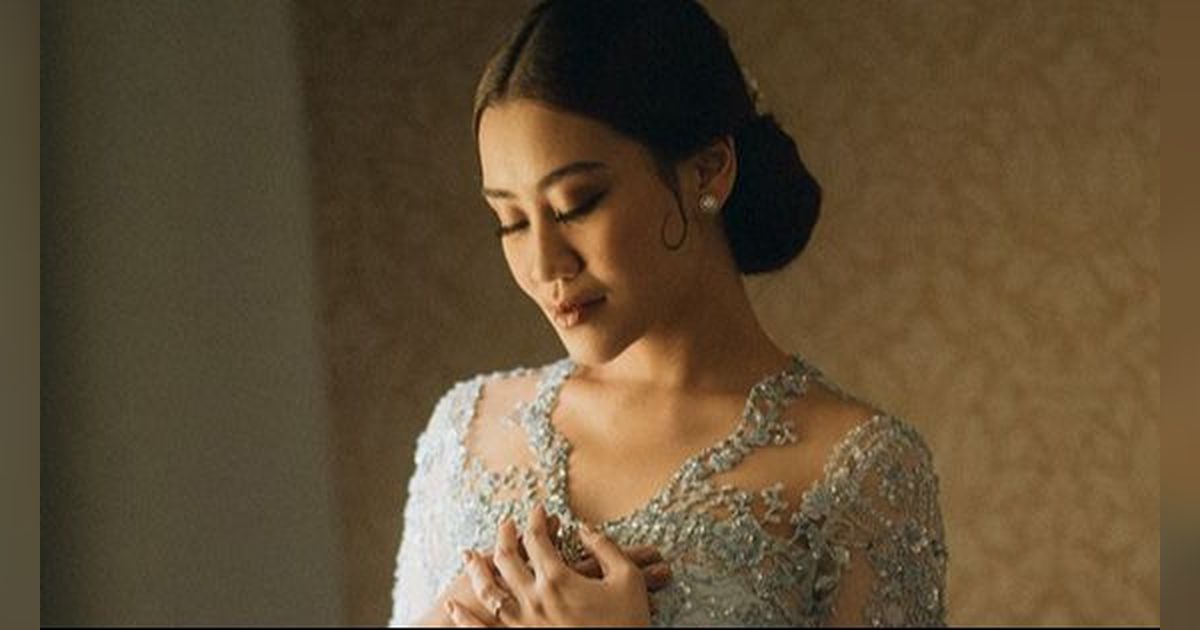 Potret Artis Cantik dengan Cincin Lamaran Termahal, Ada yang Capai Rp7 Miliar