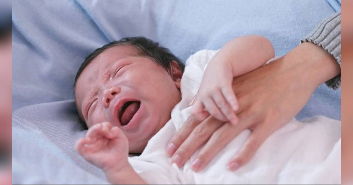 Dear Ayah Bunda, Ketahui Deretan Sebab Si Bayi Rewel Tengah Malam