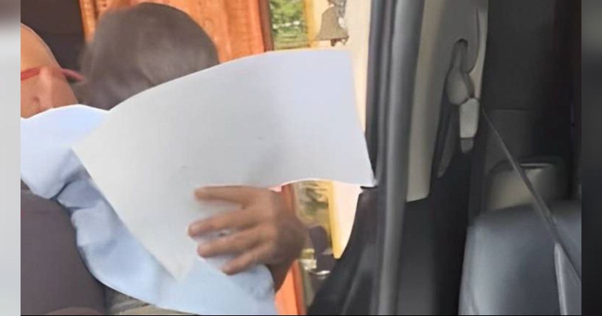 Momen Kocak Semangatnya Kakek Nenek Sambut Cucu, Anak Sendiri Sampai Ditutupi Pintu