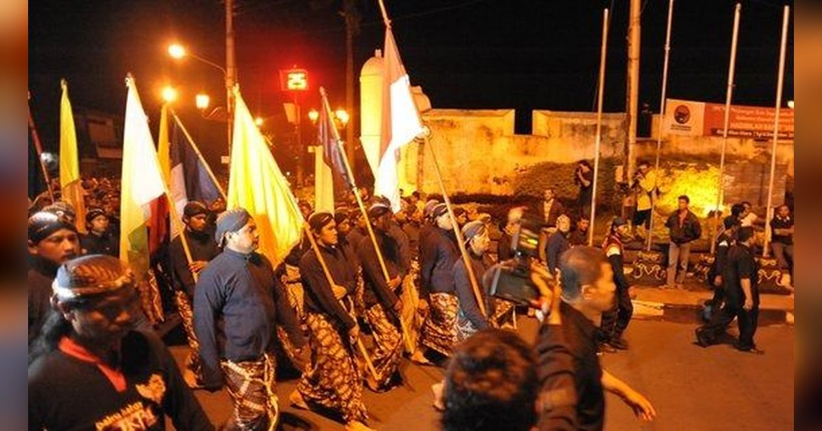 20 Kata-Kata Jawa Menyambut Malam 1 Suro yang Penuh Doa dan Harapan