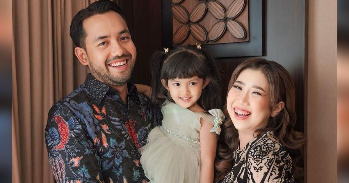 Makin Cantik & Menggemaskan, Potret Terbaru Aisya Putri Kiky Saputri yang Sebentar Lagi Berusia 4 Tahun