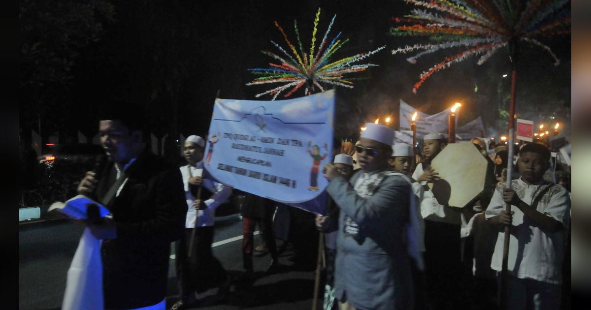 FOTO: Semarak Tradisi Pawai Obor Menyambut Tahun Baru Islam 1 Muharram 1446 H