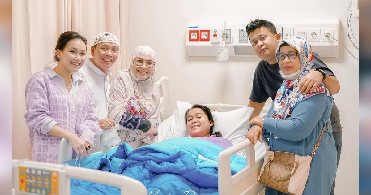 7 Potret Proses Adik Ayu Ting Ting Melahirkan Anak ke Dua di Tanggal Cantik