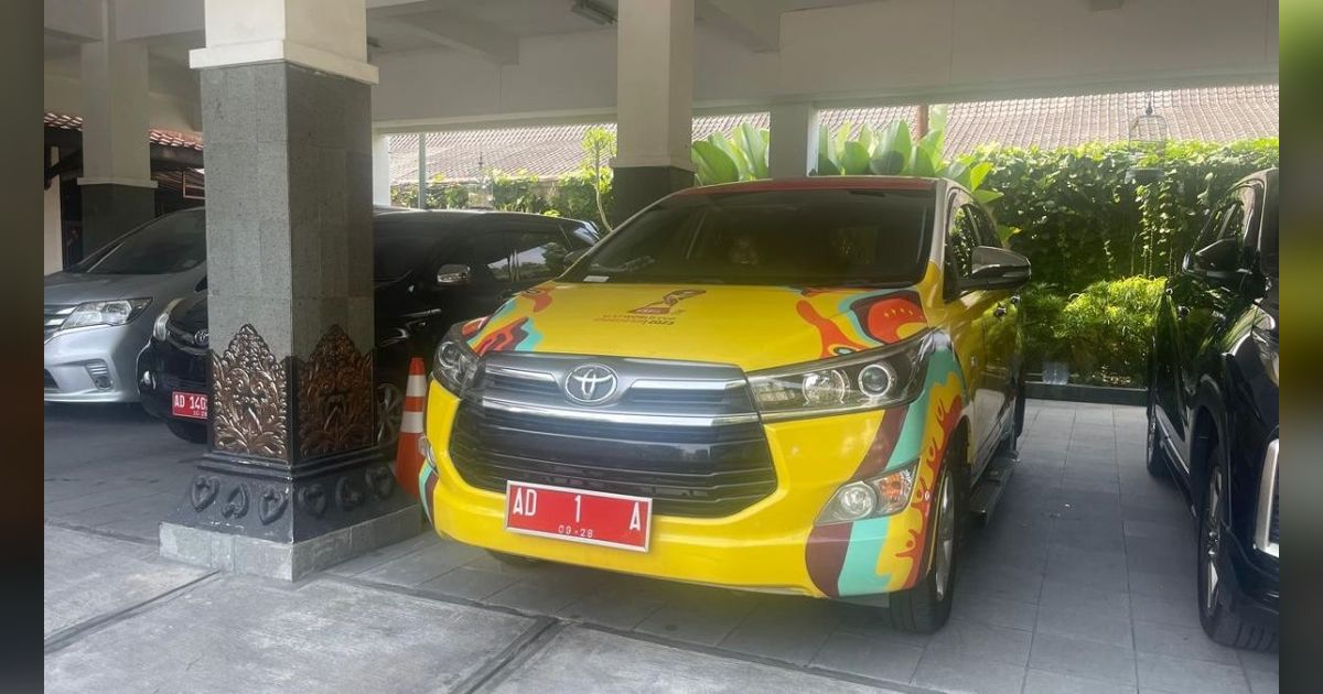 Usai Diparkir di Lokasi Festival Makanan Nonhalal, Mobil Dinas Gibran Nangkring di DPRD