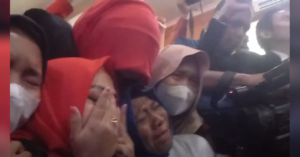 Mendengar Putusan Hakim, Isak Tangis Ibunda Pegi Setiawan Pecah di PN Bandung