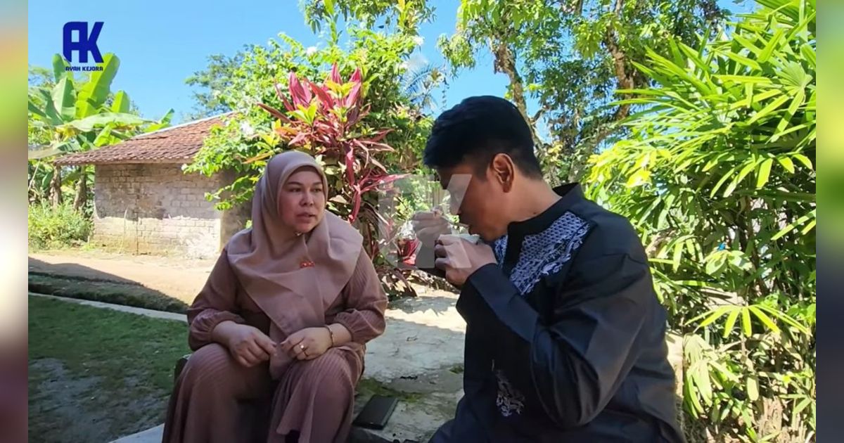 Romantis, Ayah Lesti Kejora Bareng Sang Istri Minum Es Dawet Segelas Berdua di Kampung Halaman