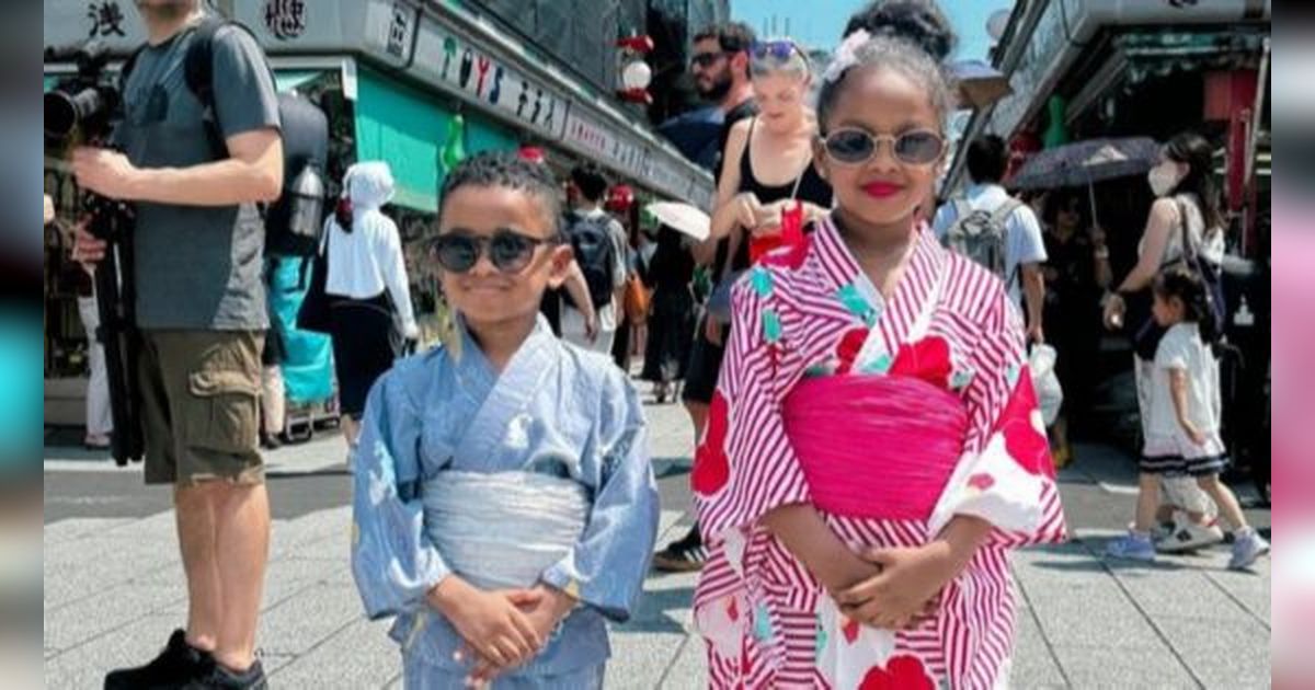 8 Foto Gemas Anak-Anak Kimmy Jayanti Pakai Kimono Saat Liburan Ke Jepang