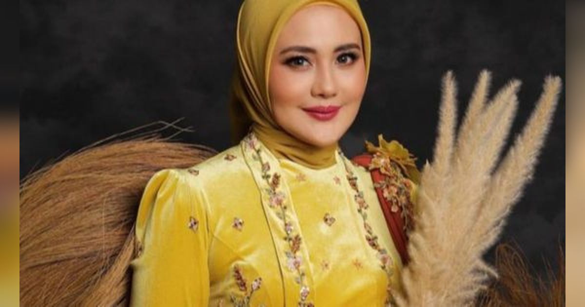 Pakai Kebaya di Pemotretan Terbaru, 8 Foto Juliana Moechtar Pancarkan Aura Mahal Ibu-Ibu Pejabat