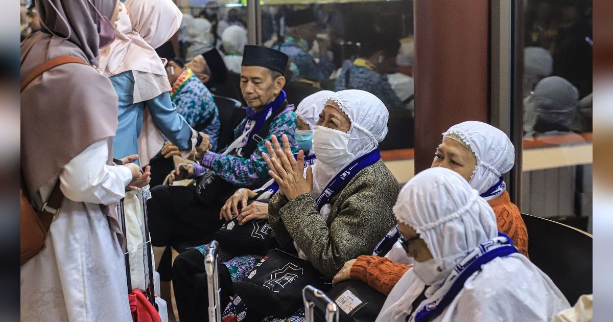 Pesawat Jemaah Haji Kloter BPN-09 Telat 28 Jam, Kemenag: Garuda Tidak Profesional