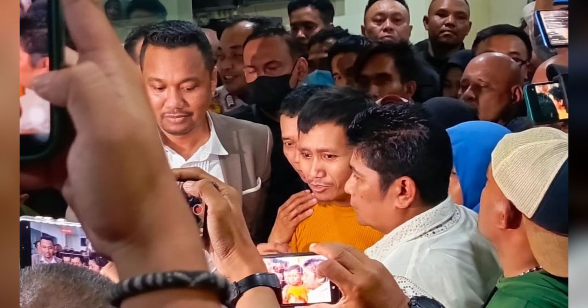 Momen Pegi Setiawan Sujud di Kaki Ibunda Usai Bebas dari Polda Jawa Barat