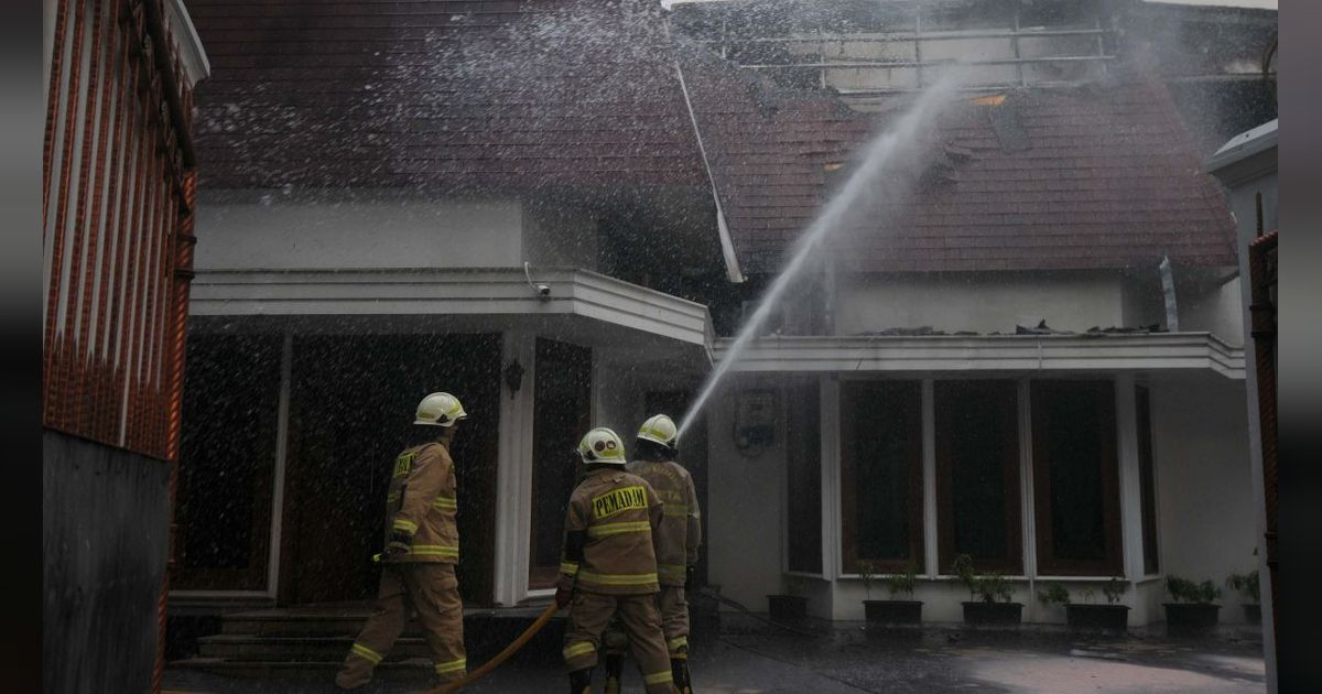 Rumah Mewah di Menteng Kebakaran, Diduga Korsleting Listrik