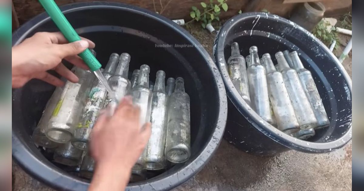 Cara Cari Cuan dengan Mudah, Pria Ini Sulap Botol Bekas Jadi Mendulang Rupiah