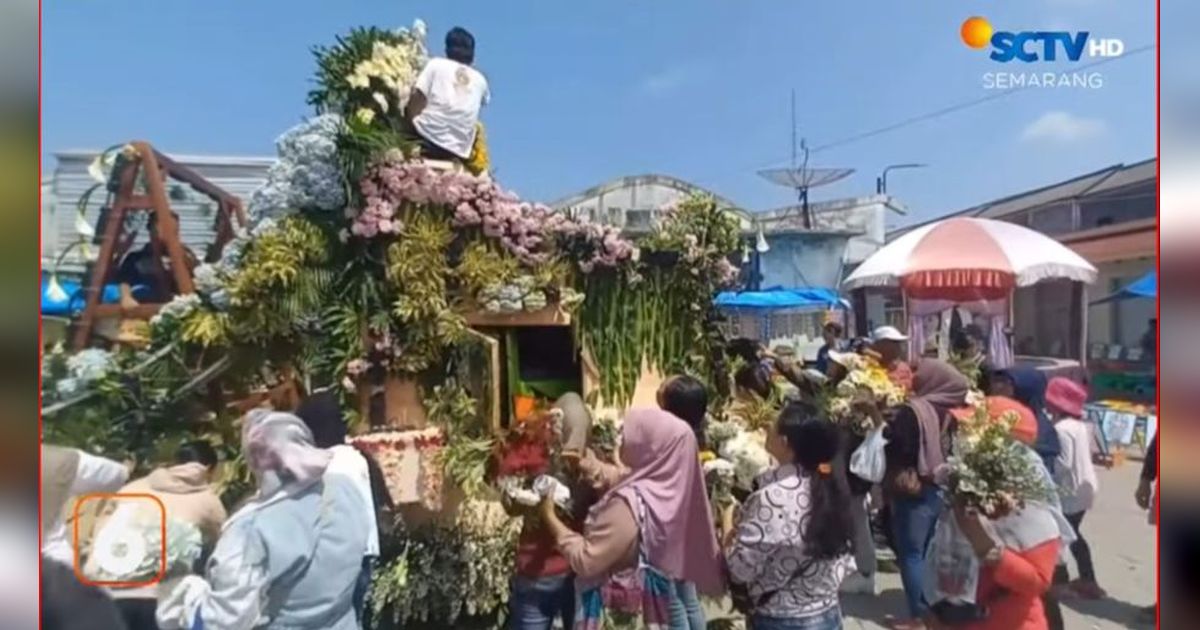 Semarak Festival Bunga Bandungan, Tradisi Budaya dan Bagi-Bagi Bunga Gratis Ala Masyarakat di Lereng Gunung Ungaran