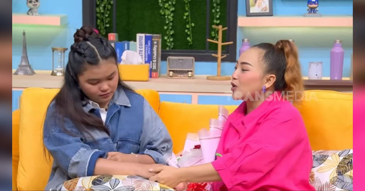 9 Potret Cantik Sherly Anak Pertama Mpok Alpa yang Jarang Tersorot, Sudah Kuliah & Punya Bisnis Sendiri