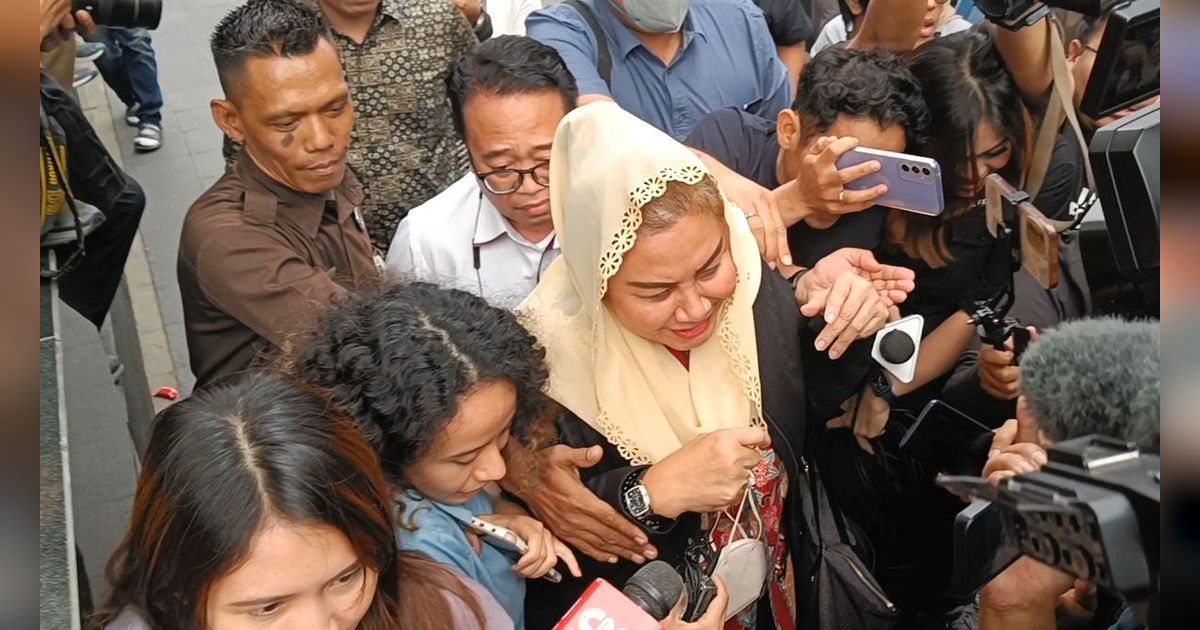 Senyum Wali Kota Semarang Hevearita Gunaryanti usai Diperiksa 2 Jam Lebih di KPK