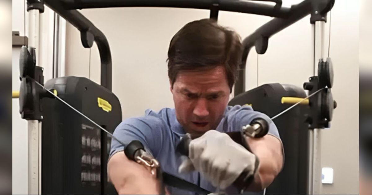 Ritual Sixpack Aktor Ganteng Mark Wahlberg, Workout Jam 2 Pagi! Mau Ikutan?