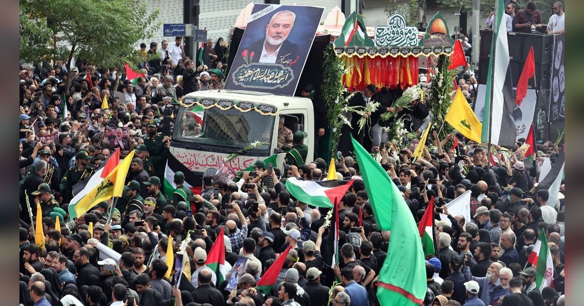 FOTO: Momen Pemakaman Pemimpin Hamas Ismail Haniyeh Diantar Ribuan Warga Iran