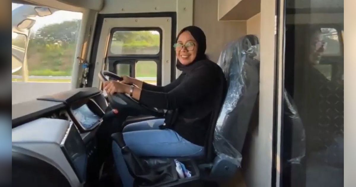 Kenalan dengan Silvia Mahlina Ibu Tiga Anak di Balik Kemudi Bus Jakarta – Padang, Belajar Mengemudi Truk saat SMA