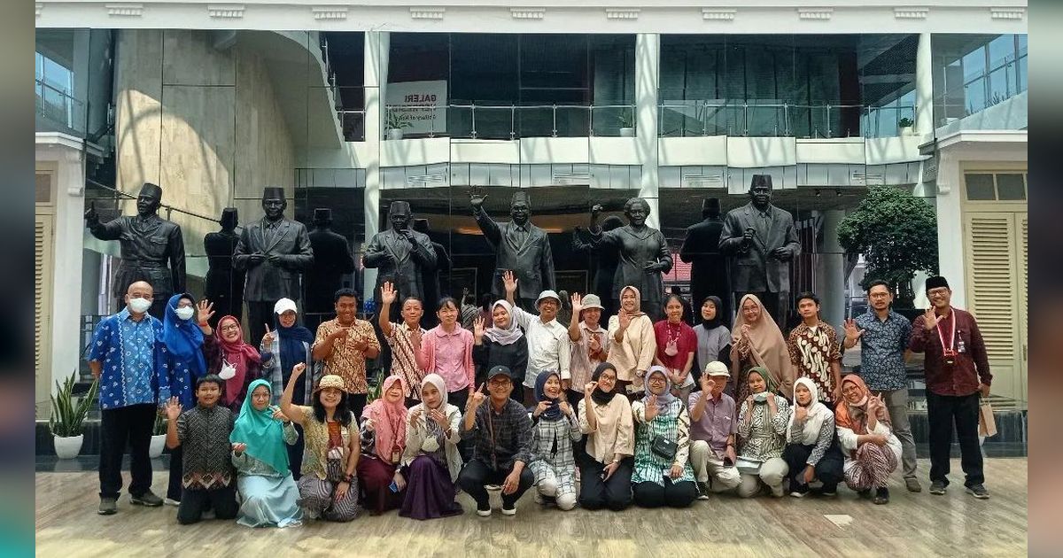 Belajar Sejarah Sambil Liburan, Ada Nih Komunitas Penggemar Sejarah Bogor Historical Walk