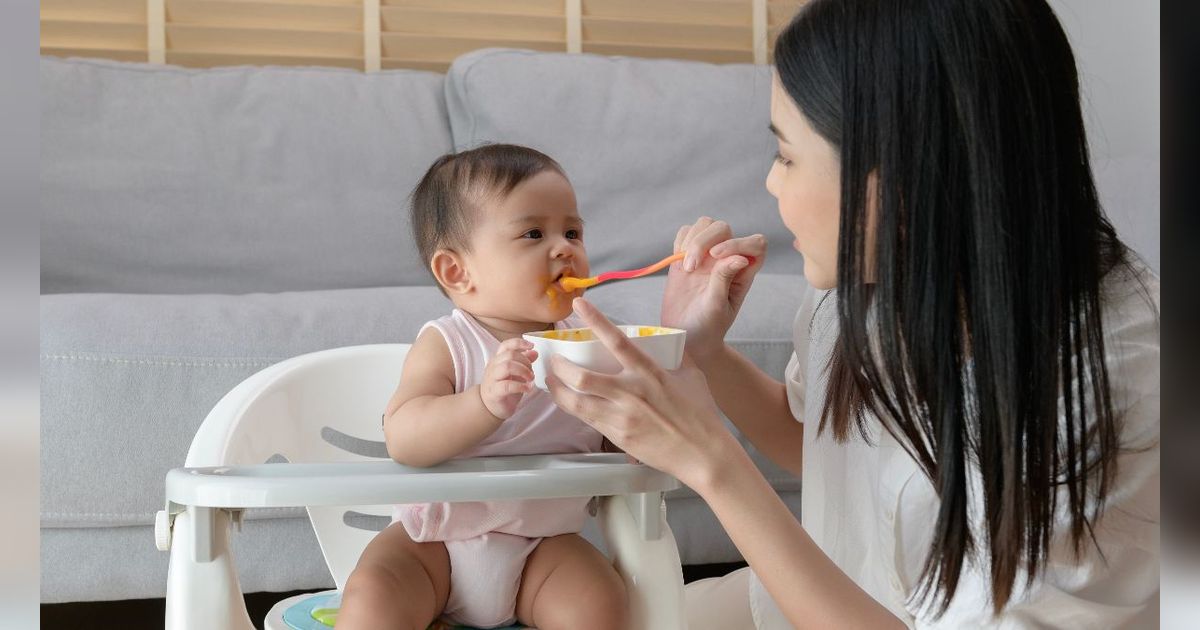 Dokter Anak Peringatkan Risiko Pemberian MPASI Terlalu Dini pada Bayi