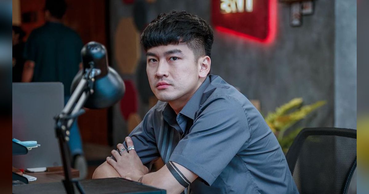 Sikap Anrez Adelio Gercep Tutupi Rebecca Klopper Saat Pasang Mic Clip On