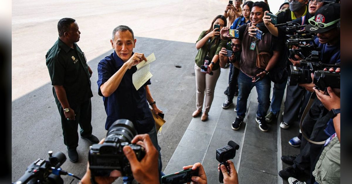 FOTO: Momen Jusuf Hamka Datangi Markas Golkar Serahkan Langsung Surat Pengunduran Diri Sebagai Kader dan Cawagub