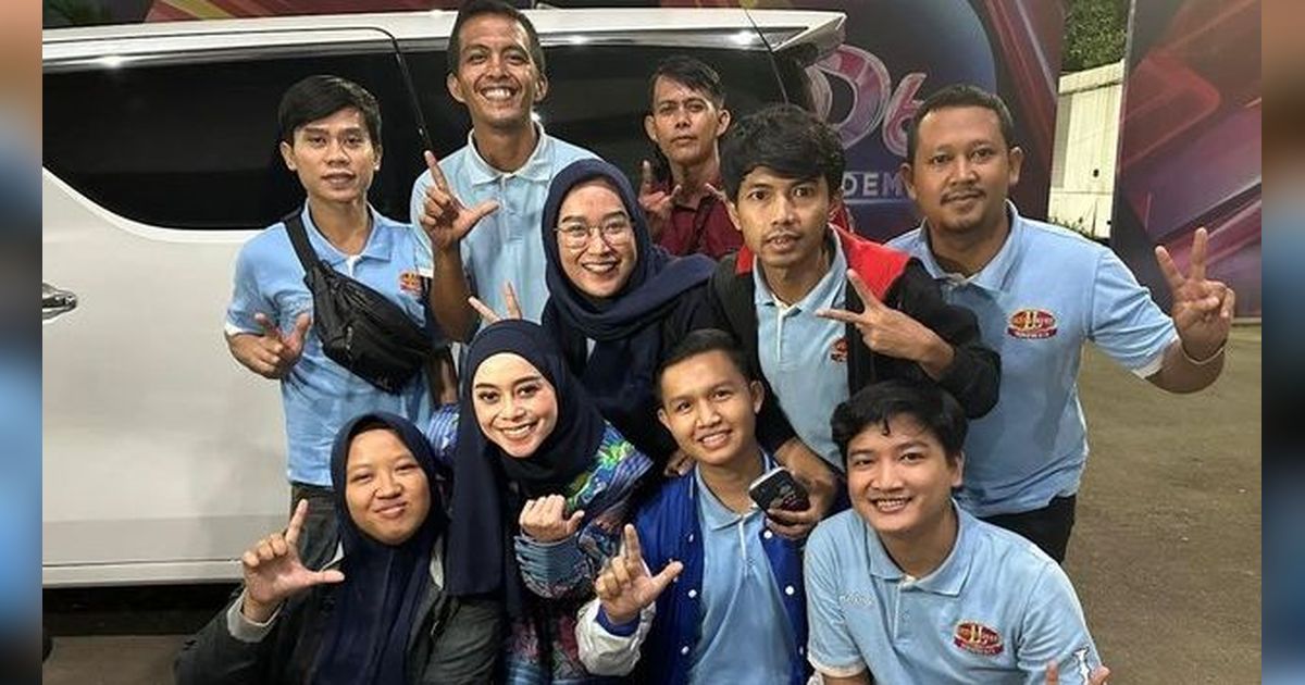 Punya Banyak Fans dari Berbagai Daerah di Indonesia, ini Foto-foto Kedekatan Lesti Kejora dengan Penggemarnya