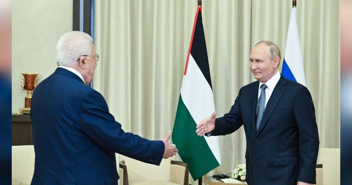 FOTO: Penuh Hangat, Ini Momen Putin Sambut Kunjungan Presiden Palestina