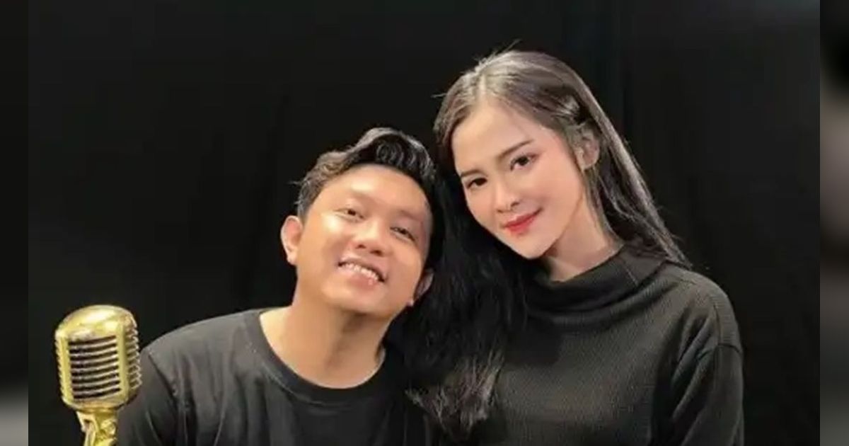 Nasib 10 Pasangan Artis yang Menikah Karena Cinlok, Nomor 4 Langganan Dihujat