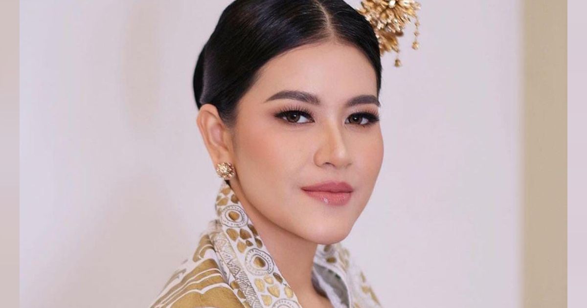 Cantiknya Kahiyang Ayu Pakai Dress & Aksesori Serba Emas, Aura Elegan dan Mewah Begitu Kuat