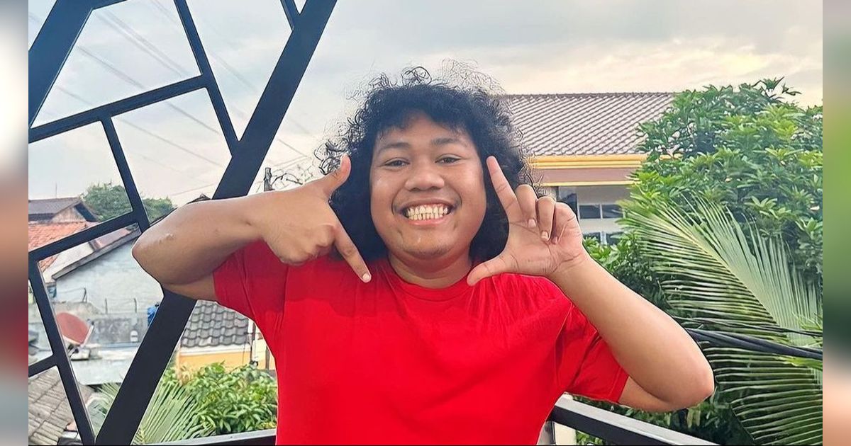 Cuek Diprotes Maju Pilkada, 8 Potret Marshel Widianto Blusukan ke Warga, Gayanya Bak Pejabat